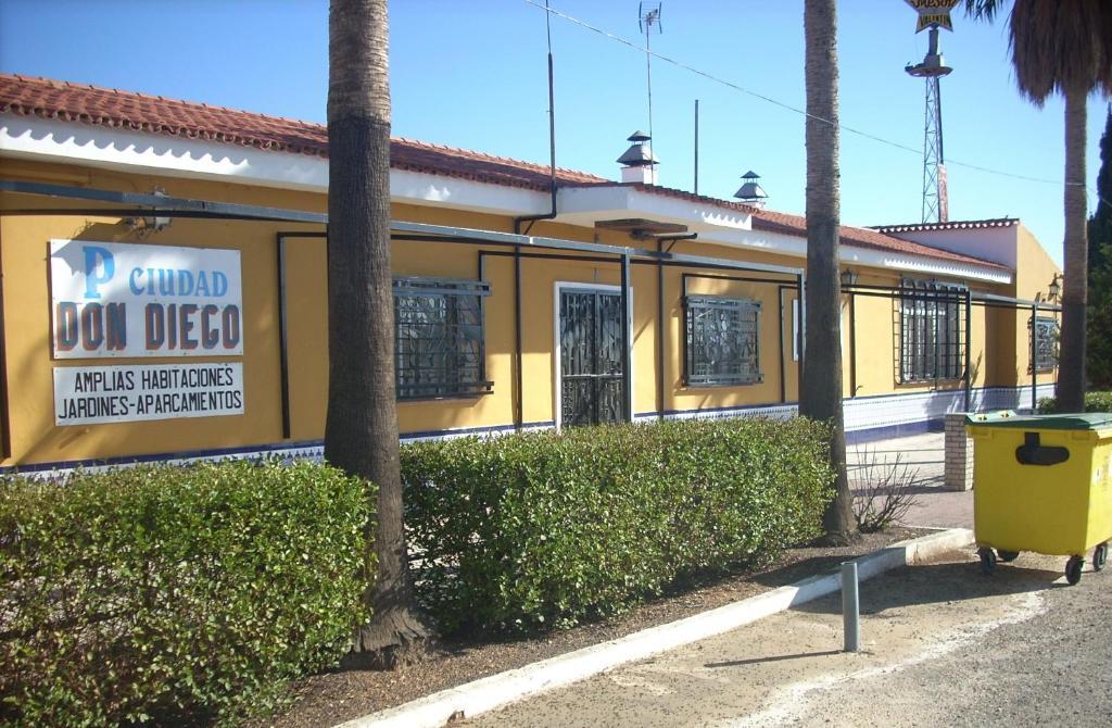 Hostal Don Diego San Juan Del Puerto Bagian luar foto